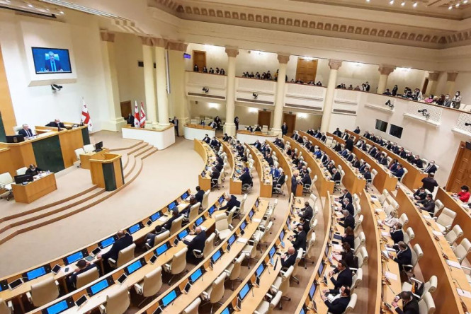 Парламент Грузии принял скандальный законопроект «О прозрачности иностранного влияния»: этому предшествовала драка депутатов 