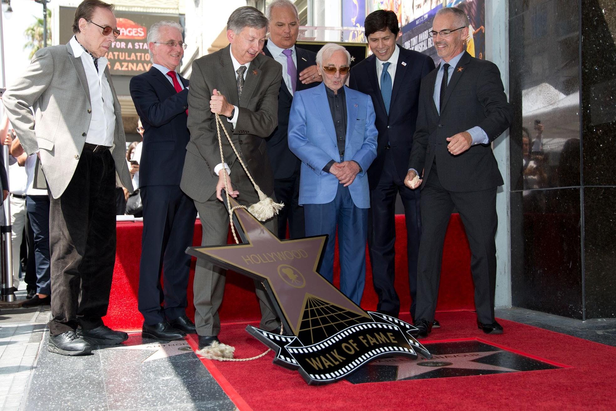 Я француз и армянин: в Голливуде открыли звезду Шарля Азнавура 
