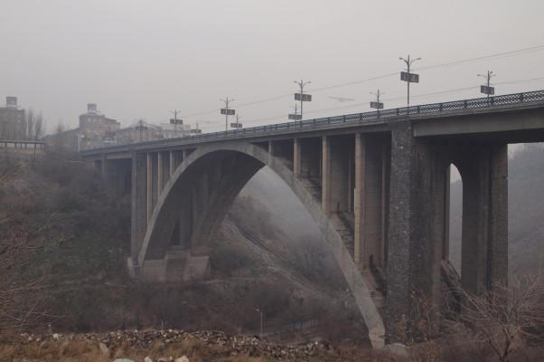 Гражданин попытался спрыгнуть с ереванского Киевского моста