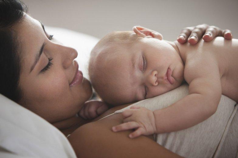 Мамы делятся в соцсетях честными фото своего тела после родов