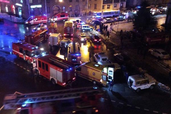 Четверо человек госпитализированы после взрыва в петербургском супермаркете