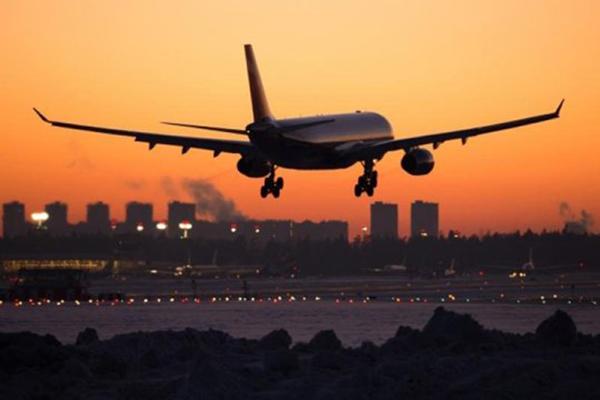 Самолет Москва-Ереван совершил вынужденную посадку – пассажир скончался по дороге в больницу