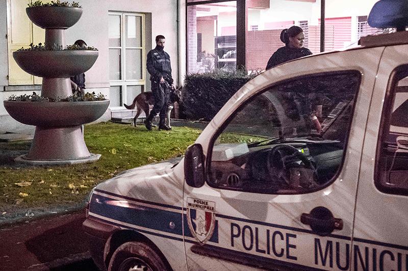 В Париже арестованы пять человек, заложившие бомбу и газовые баллоны в престижном районе