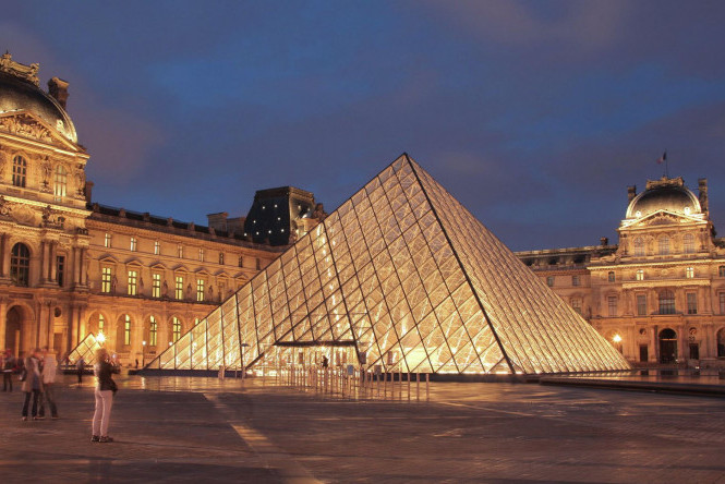 Парижский Лувр занял первую строчку рейтинга музейной посещаемости