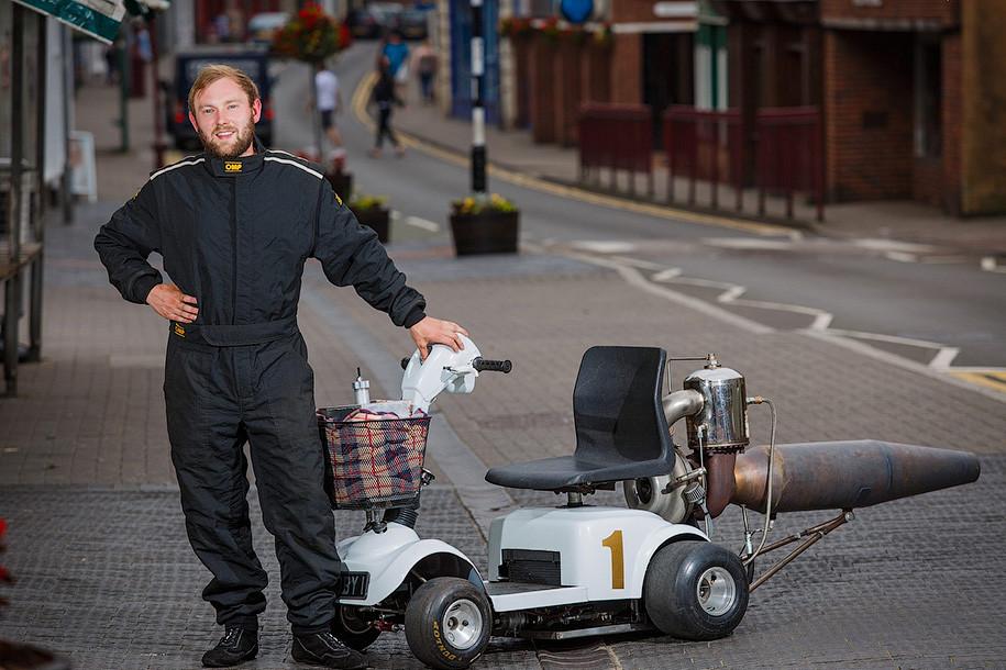 Британец сделал реактивный скутер для инвалидов, разгоняющийся до 200 км/ч