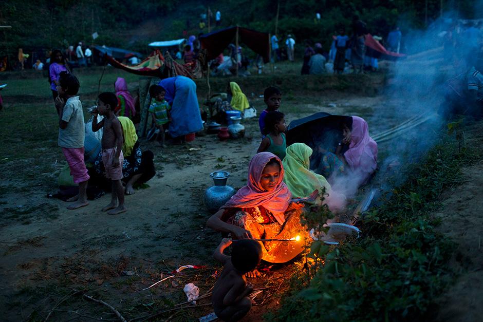 Мусульмане умирают в грязи, пытаясь сбежать из Мьянмы