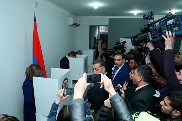 По данным на 11:00, участие в голосовании приняло 344 714 граждан Армении или 13,32% избирателей — ЦИК