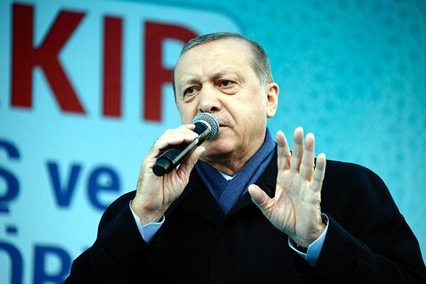 Президент Турции Реджеп Тайип Эрдоган потребовал от немецкого суда запретить все строфы сатирического стихотворения о себе