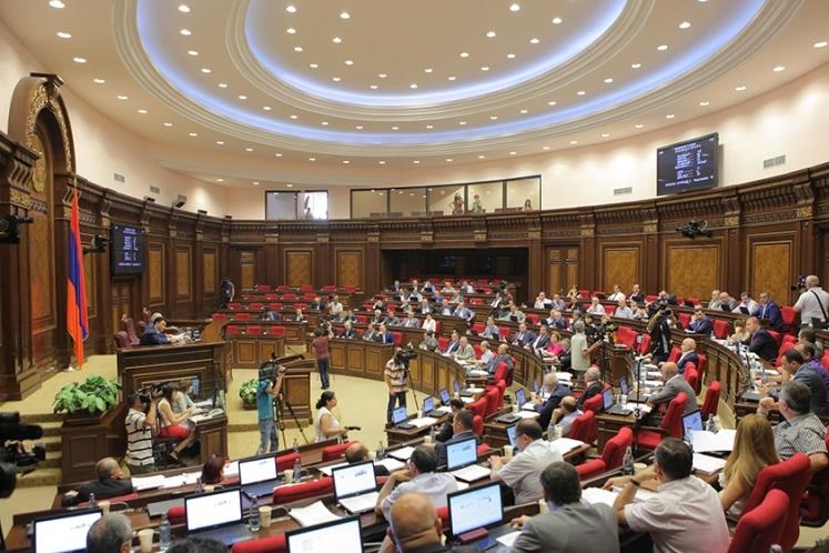 Парламент Армении пошел по пути полной отмены отсрочки по учебе