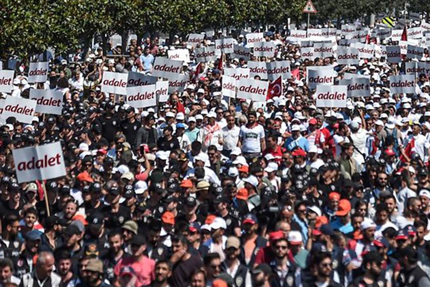 Турция: Завершился многотысячный марш против Эрдогана
