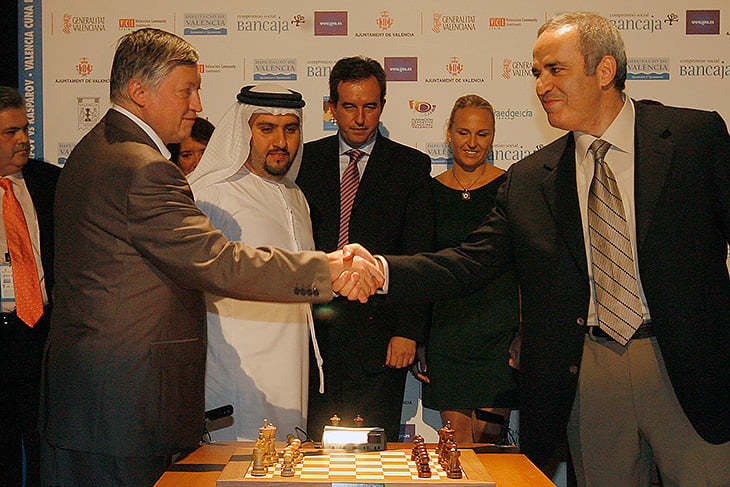 Противостояние, ставшее легендарным и, возможно, главным в истории шахмат: за грандиозной борьбой Карпова и Каспарова 7 лет следил весь мир