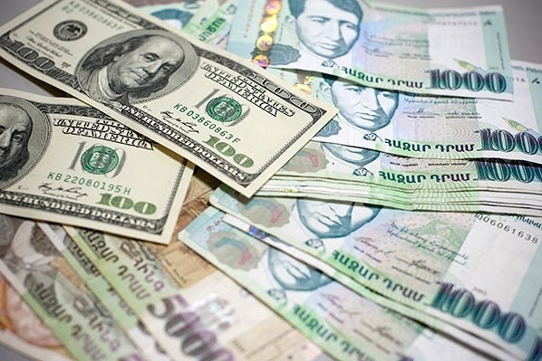 Курс доллара в Армении вырос, рубль и евро остаются на прежнем уровне