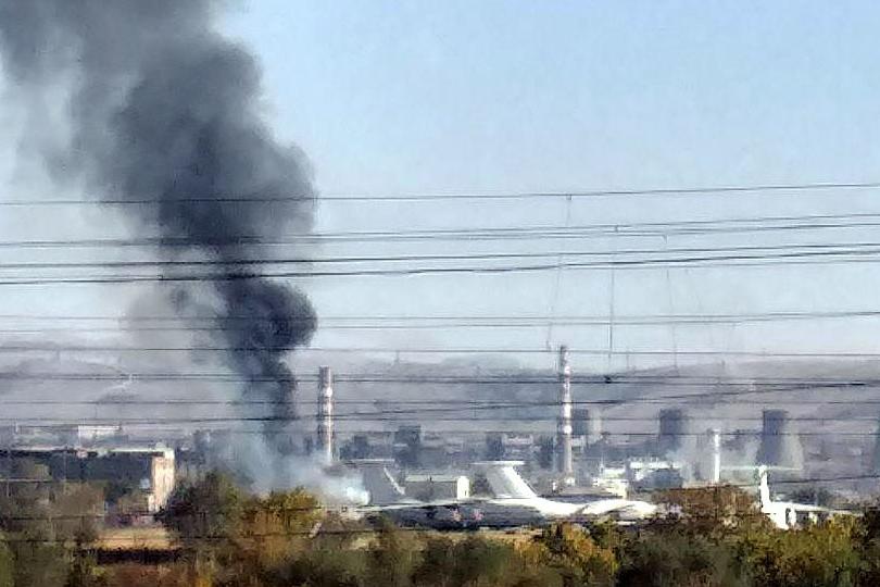 Пожар в аэропорту Эребуни: горит крыша ангара