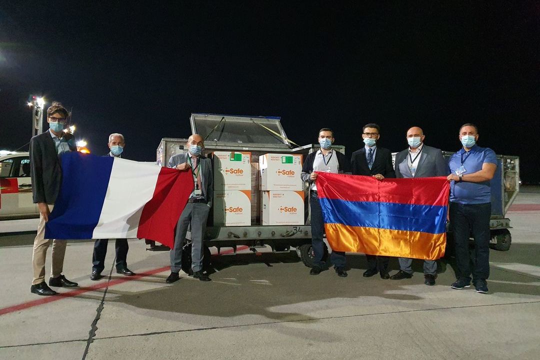 В Ереван доставлена первая партия вакцины из Франции