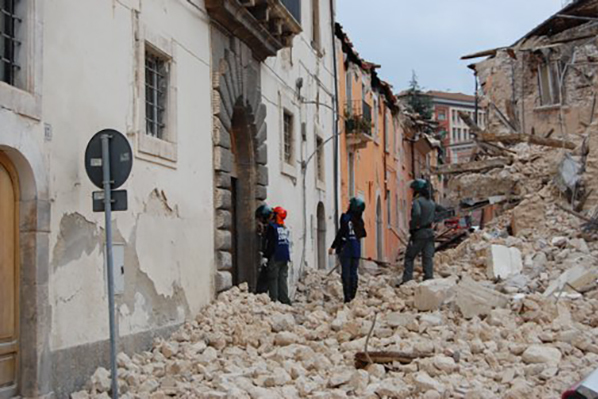 Землетрясениe в Италии в 2009 году связали с выбросами углекислого газа из подземных источников