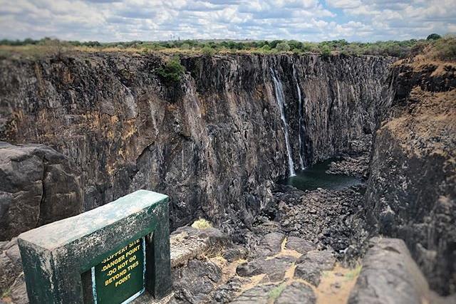 Рекордное обмеление за 25 лет: водопад Виктория остался без воды