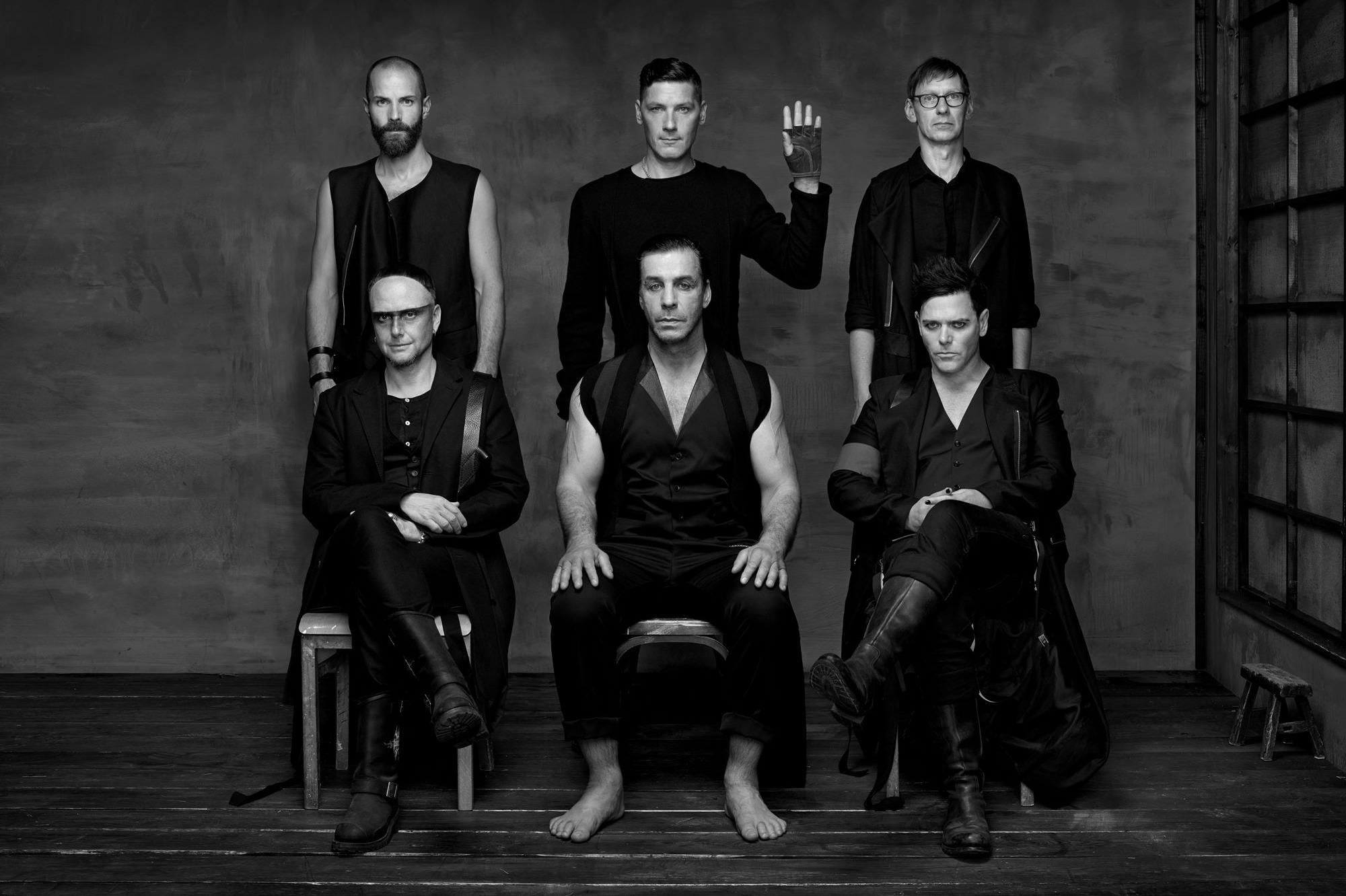 После выхода скандального клипа Deutschland, группа Rammstein опубликовала фрагменты еще трех новых песен из предстоящего альбома