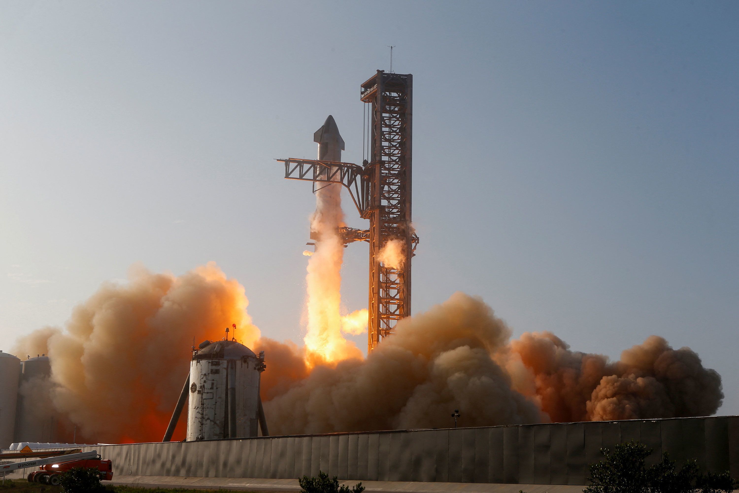 Федеральное управление гражданской авиации США запретило компании Илона Маска производить запуски сверхтяжелой ракеты Starship