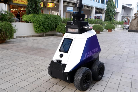 Будущее уже наступило: в Сингапуре за порядком на улице будут следить роботы-патрульные