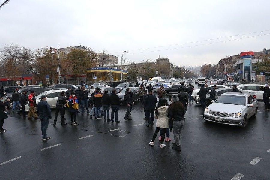 «Իրենց հեռացումով Արցախը երբեք չի լինելու Ադրբեջանի կազմում, Հայաստանը չի թուրքացվելու»․ «Դիմադրության» աջակիցները երթերով փողոցներ են փակում