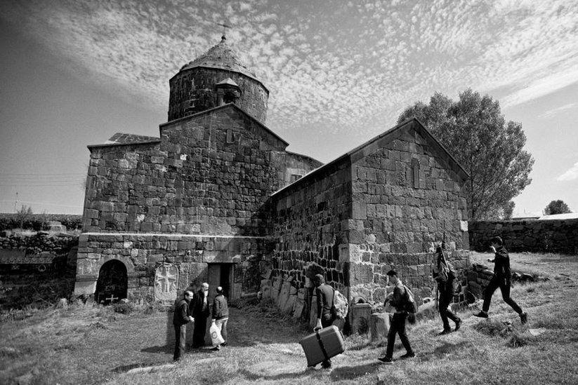 Тайная церемония в армянском монастыре: мятежное духовенство объявило о создании братства