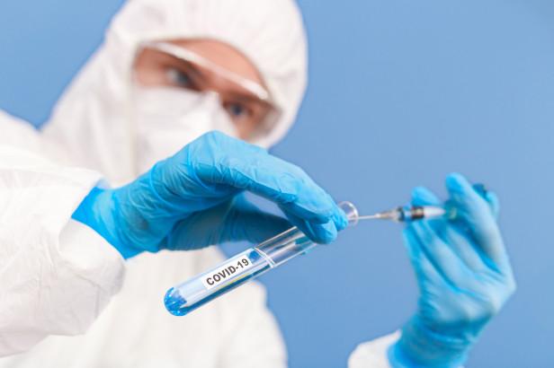 Британская лаборатория ищет добровольцев, чтобы заразить их коронавирусом: им за это заплатят по 4588 долларов