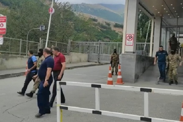 Спецназ СНБ Армении ворвался в здание ЗАО «Зангезурский медно-молибденовый комбинат»
