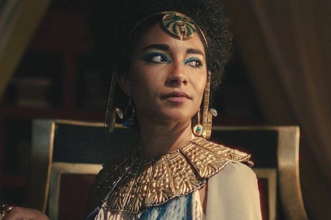 Сериал Netflix «Царица Клеопатра» с темнокожей актрисой в главной роли вызвал шквал негодования в Египте