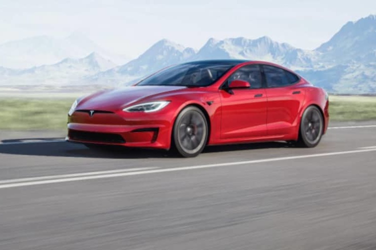 Может разогнаться до 100 километров в час за две секунды: Илон Маск презентовал самую быструю модель Tesla