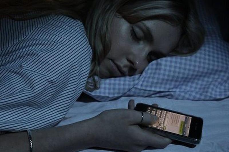 Приглушенный свет от смартфона или компьютера может таить смертельную опасность 