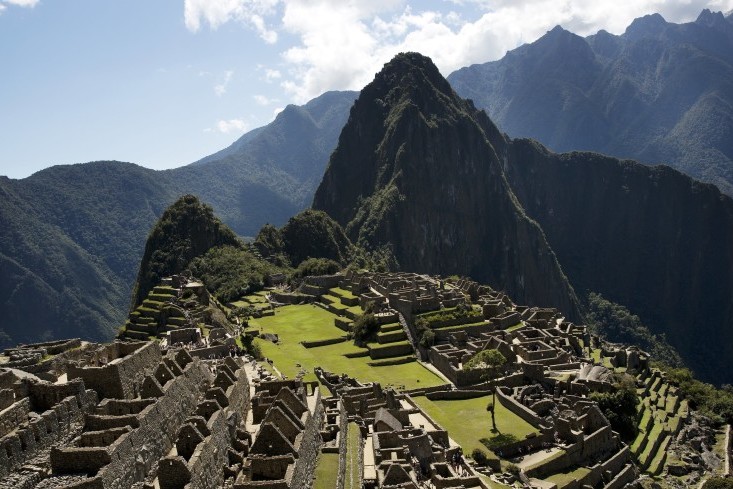 В Перу лесной пожар подошел вплотную к знаменитому древнему городу Мачу-Пикчу