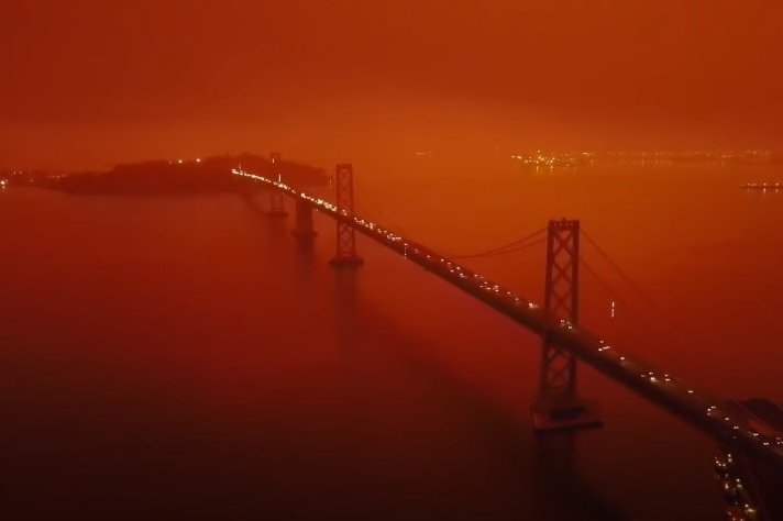 Филиал Марса на Земле: невероятное видео, снятое с дрона в пылающем Сан-Франциско