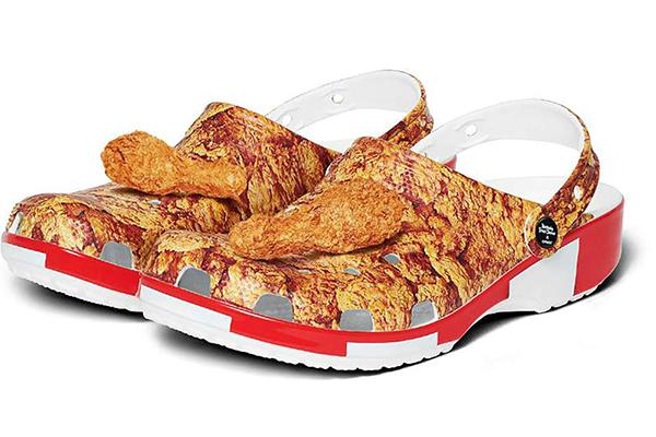 Коллаборация сети ресторанов фастфуда KFC и компании Crocs: создана обувь с запахом… жареной курицы