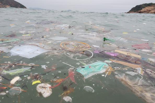 Экологическая катастрофа: в океаны Земли попало более 25 000 тонн отходов, связанных с пандемией COVID-19