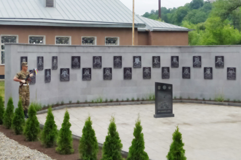44-օրյա պատերազմում զոհված 22 անմահ հերոսների հիշատակին զորամասերից մեկում բացվել է հուշահամալիր