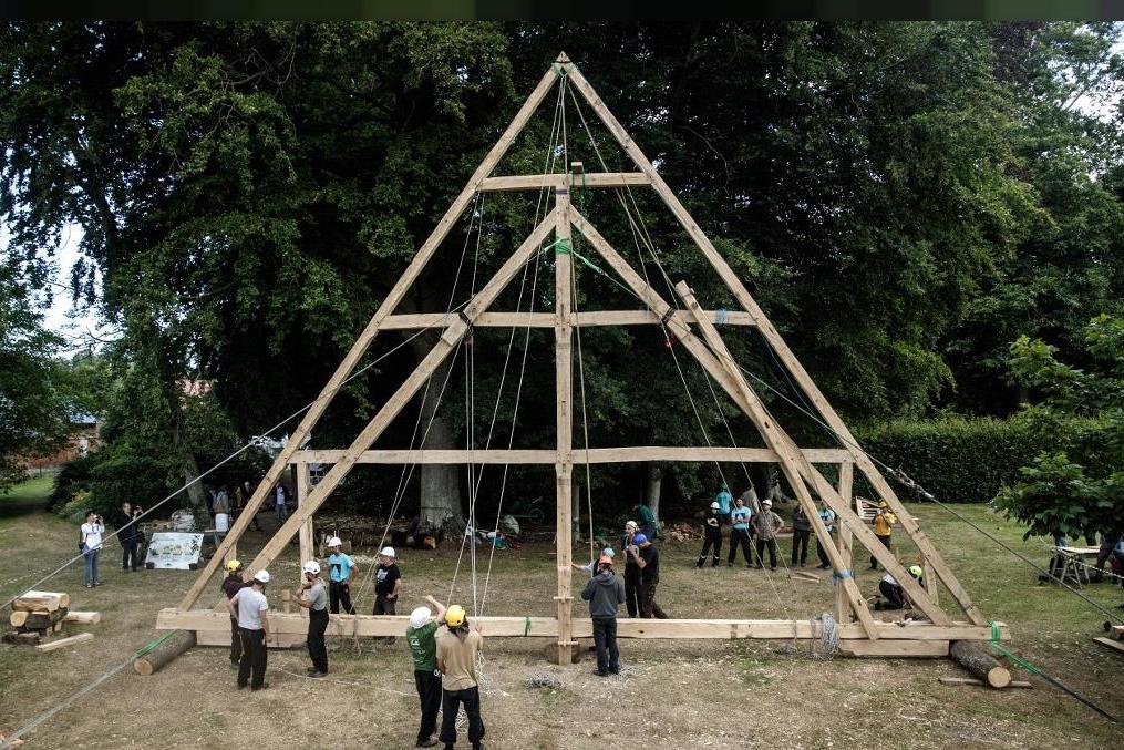 Волонтеры намерены восстановить конструкцию крыши собора Парижской богоматери в традициях, действовавшмих много веков тому назад