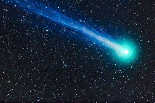 Комета ATLAS, которая, как предполагалось, будет видна в мае невооруженным глазом, начала разрушаться