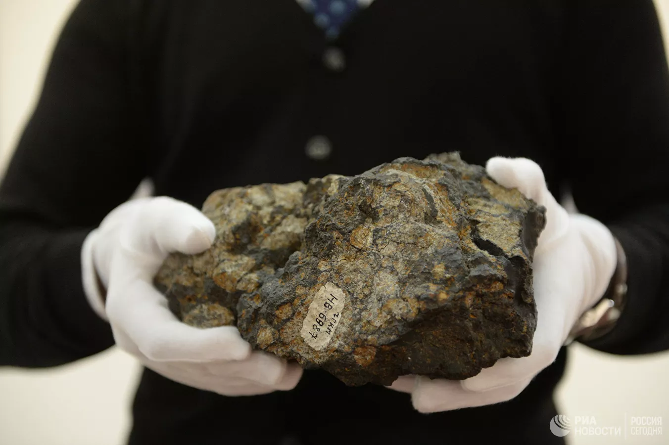 Во фрагментах челябинского метеорита ученые обнаружили неизвестную на Земле форму углерода 