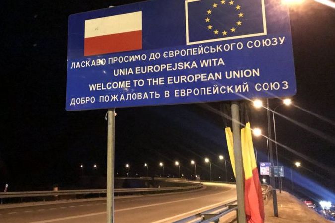Польша потребовала от всех стран ЕС прекратить выдавать визы россиянам