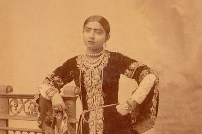 Родилась в армянской семье и стала первой суперзвездой Индии: история певицы и танцовщицы Гухар Джан