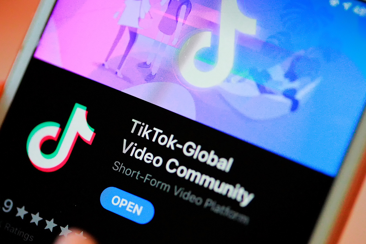 TikTok столкнулся с судебными исками от родителей детей, которые погибли, выполняя популярный в соцсети опасный челлендж