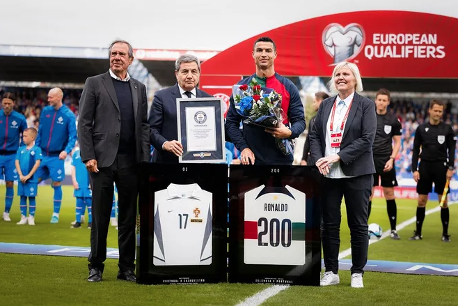 Роналду стал первым в истории футболистом, сыгравшим 200 матчей за национальную сборную
