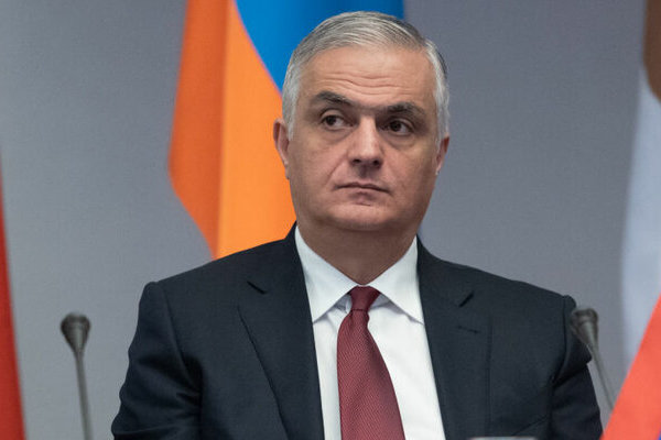 Мгер Григорян сообщил о приостановке работы трехсторонней комиссии с Россией и Азербайджаном