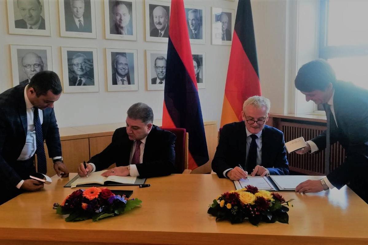 Հայաստանը և Գերմանիան ստորագրել են առանց թույլտվության բնակվող անձանց հետընդունման մասին ՀՀ-ԵՄ համաձայնագրի արձանագրությունը 