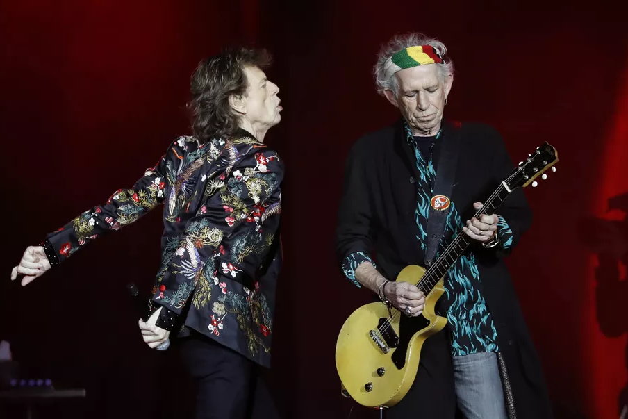 Легендарному гитаристу Rolling Stones Киту Ричардсу наконец удалось бросить курить в 75 лет