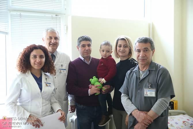 Հայ բժիշկները փրկել են գանգուղեղի ծանր վնասվածք ստացած 2-ամյա Նարեկի կյանքը. Այսօր երեխան արդեն ժպտում է