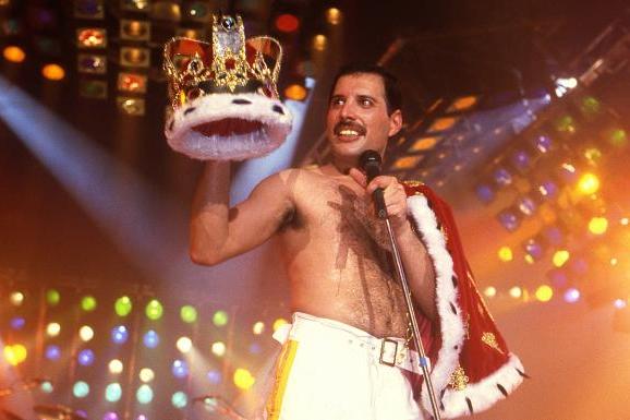 Фильм «Богемская рапсодия» сделал участников группы Queen богаче королевы Елизаветы II: The Times