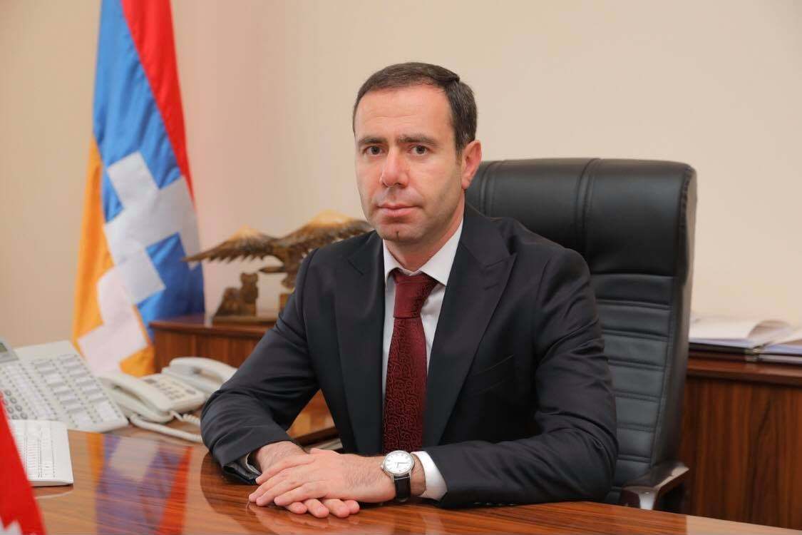 «Մի ձեռքում՝ զենք, մյուսում՝ բահ»․ Արցախի գյուղնախարարը կոչ է անում շարունակել մատակարարումը վերամշակողներին