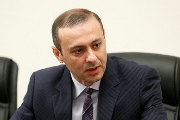 Министр обороны Азербайджана сбежал, оказавшись под прицелом армянских солдат: секретарь Совбеза Армении