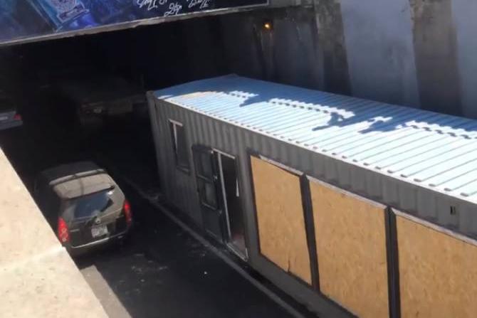 На одной из центральных улиц Еревана перевернулся грузовик